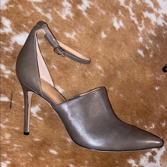 Elegant Gray Heels - Picture 2 of 2